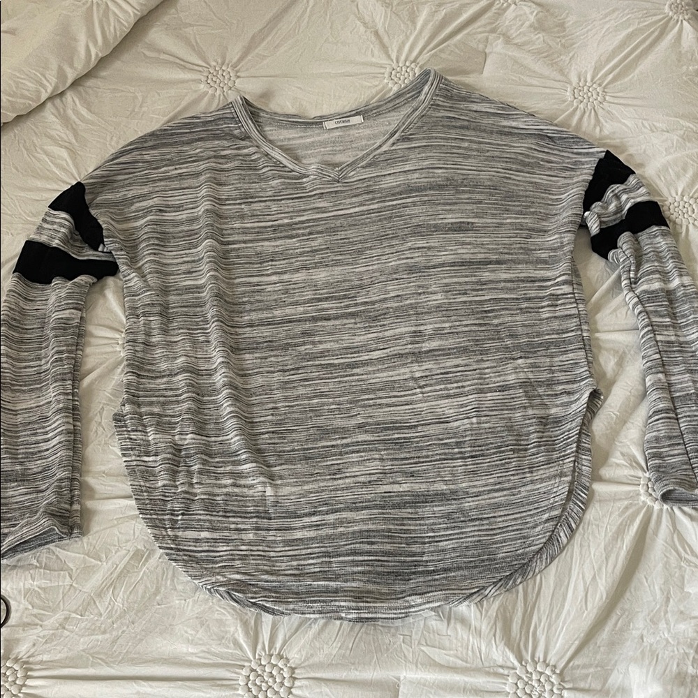 Women's Gray black  Long Sleeve V-Neck Top with Black Sleeve Detail